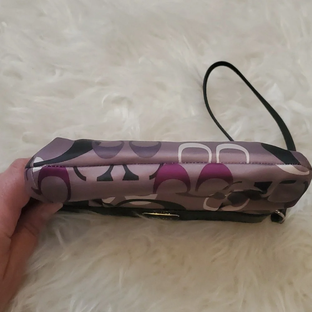 Coach wristlet - Picture 5 of 7